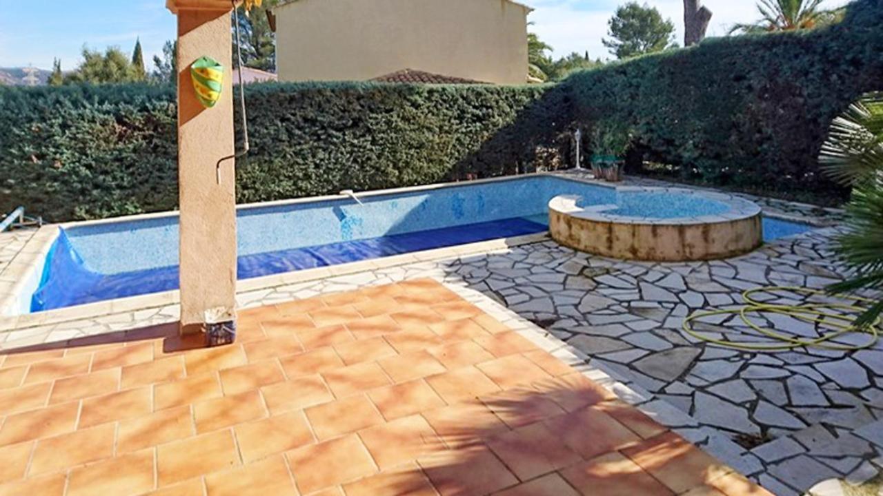 Villa Avec Piscine A Saint-Raphael Et Vue Sur La Montagne Exterior foto